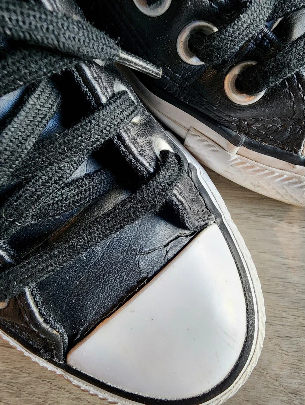 Converse All Star Black Leather Mid Top Padded Sneakers Women’s Size 7